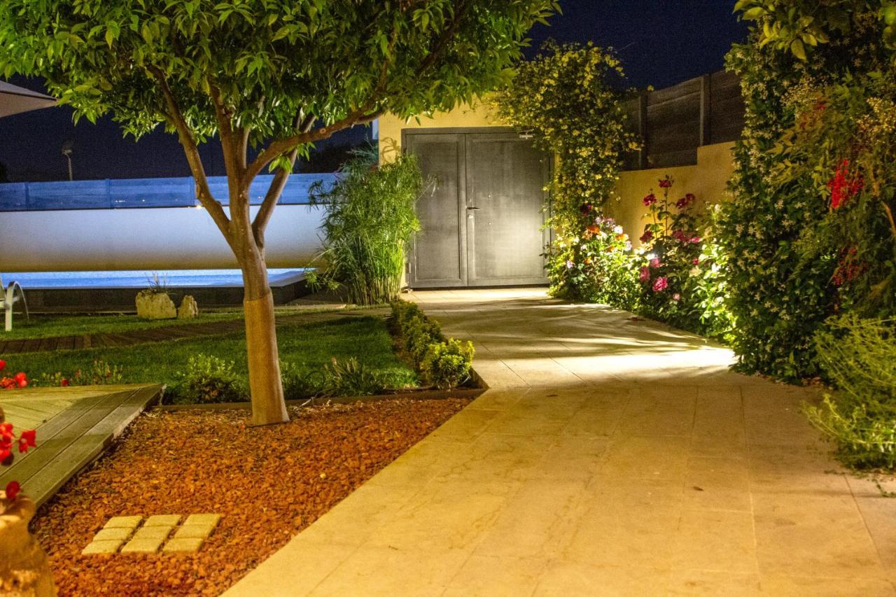 Lida Garden Loft Villa อานาวีซอส ภายนอก รูปภาพ